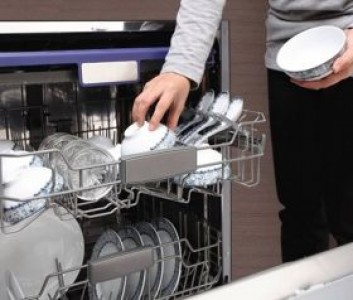 Có nên mua máy rửa bát cho gia đình không?